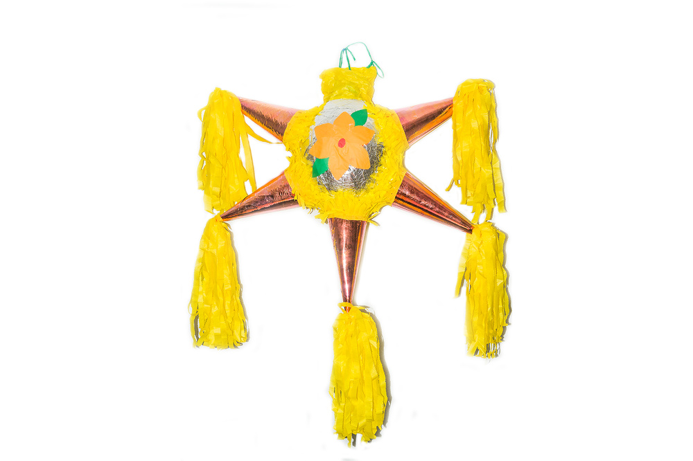 Piñatas Estrella (varios colores) 93x32x78 
